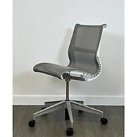 Réemploi - Chaise à roulettes Herman Miller - résille - grise